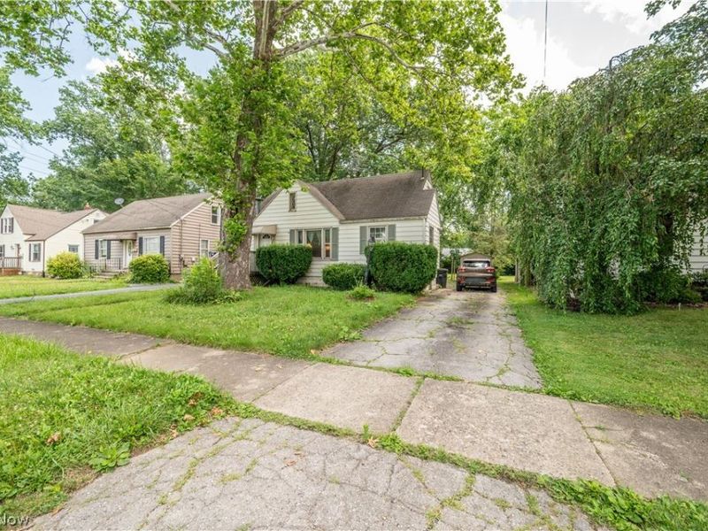 727 Meadowbrook Avenue SE, Warren, OH 44484 Photo 1