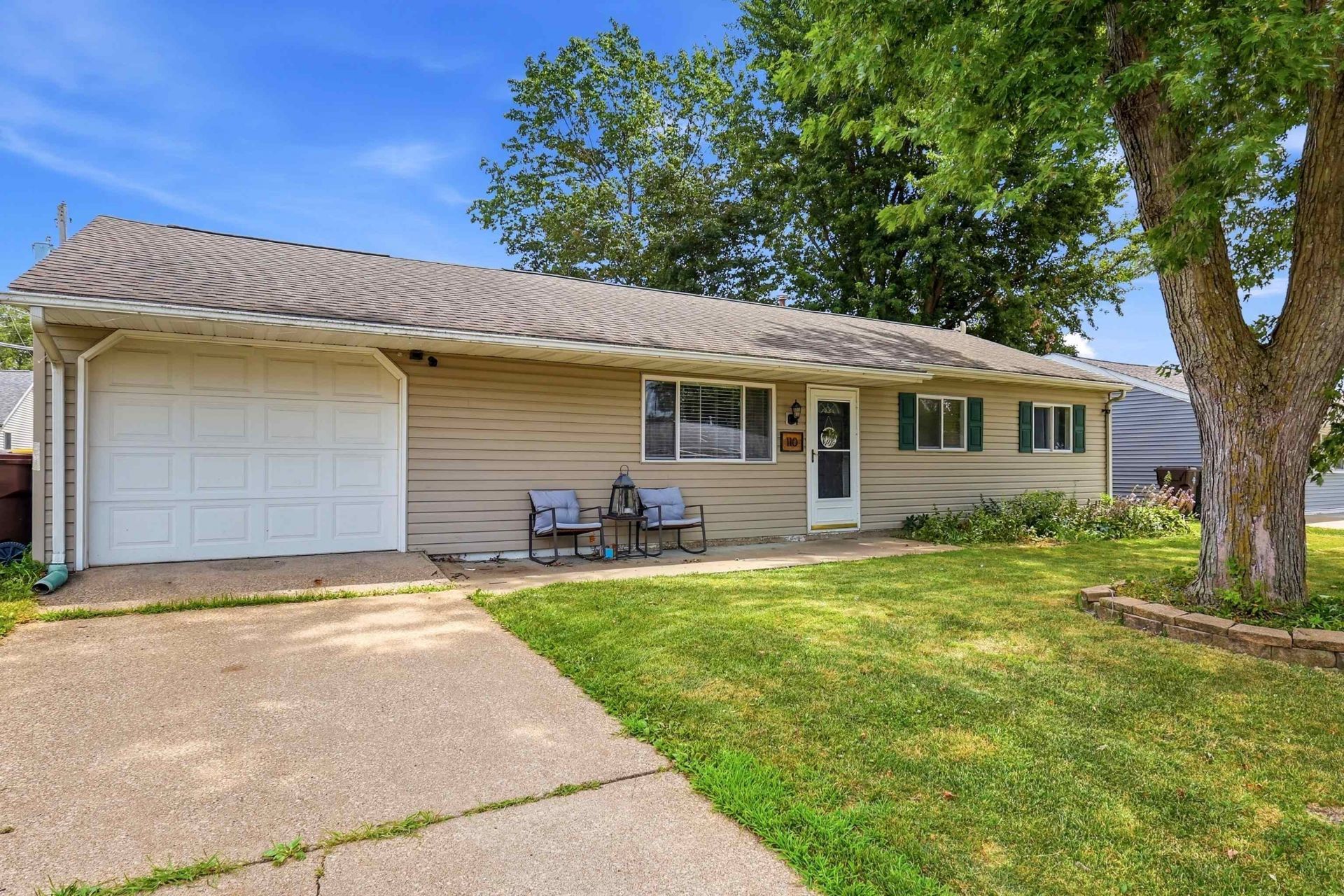 110 Jule Avenue, East Dubuque, IL 61025 Main Photo