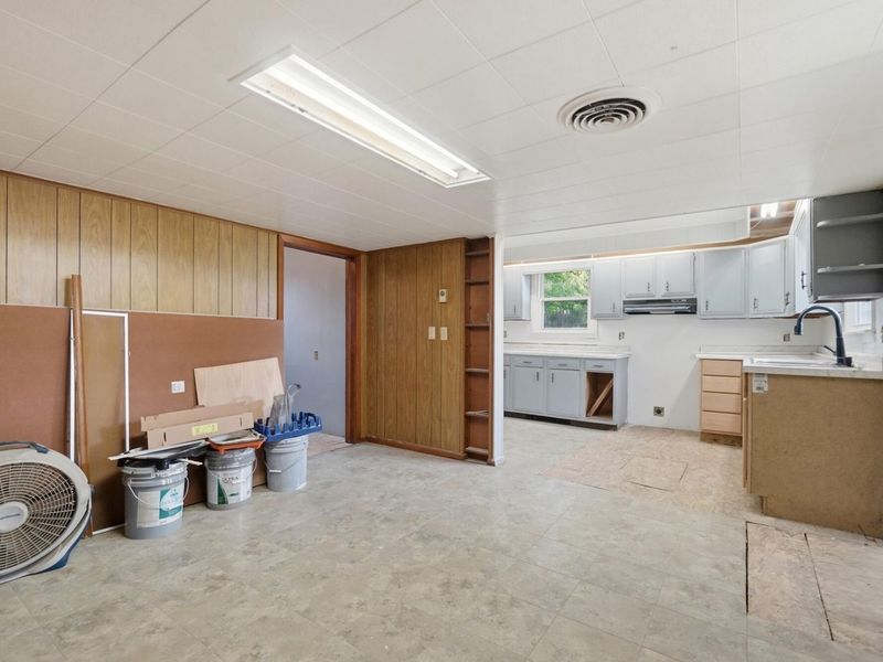 140 W Keller Street, Bradford, OH 45308 Photo 7