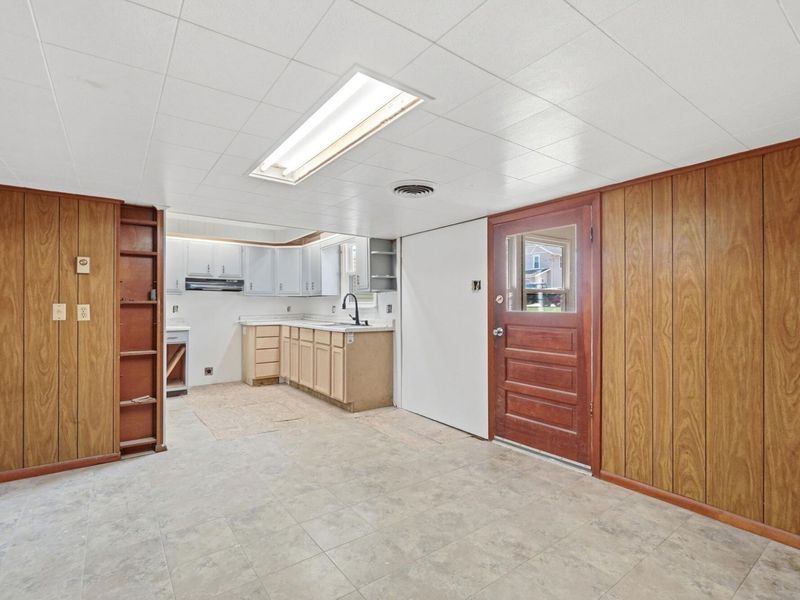 140 W Keller Street, Bradford, OH 45308 Photo 8