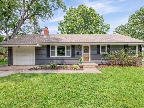 6814 W 73rd Street, Overland Park, KS 66204