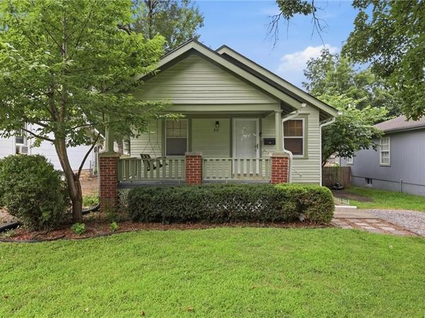 211 W 77th Terrace, Kansas City, MO 64114