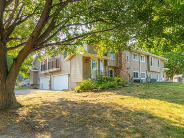 16211 Flagstaff Court S, Lakeville, MN 55068