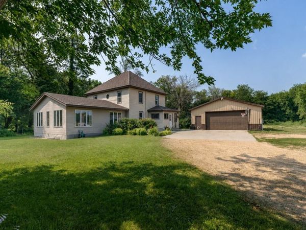 1024 Le Center Street, Le Center, MN 56057