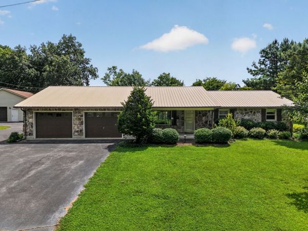 705 Highland Dr , Crossville, TN 38572