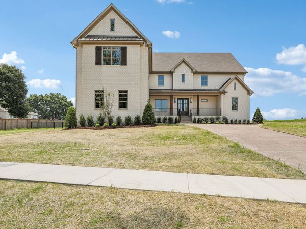 335 Raintree Dr, Hendersonville, TN 37075