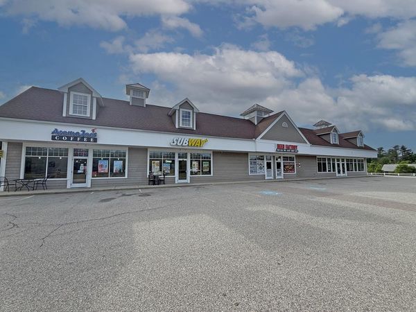 71 Calef Highway, Lee, NH 03861