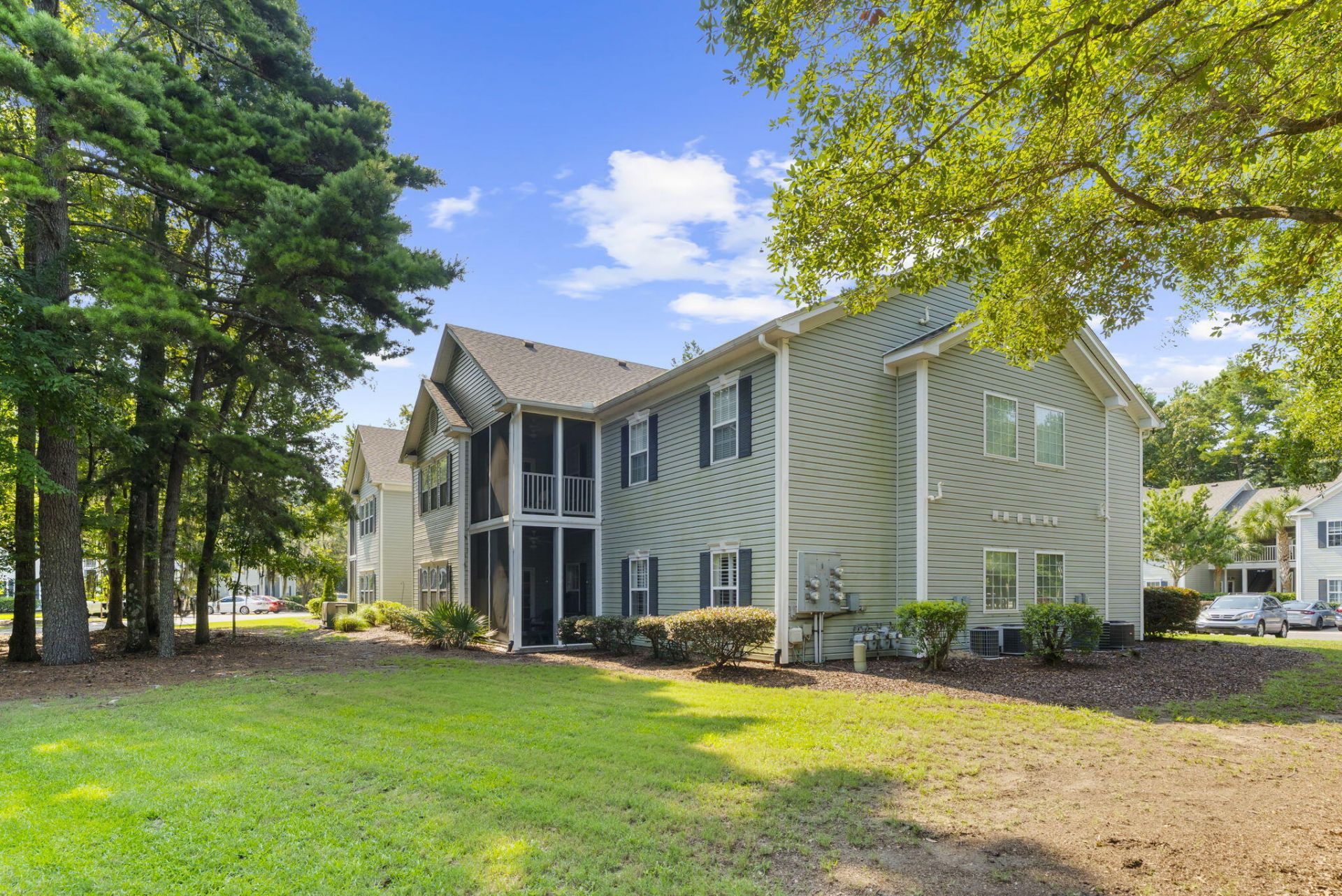 203 Pickering Lane Photo 32