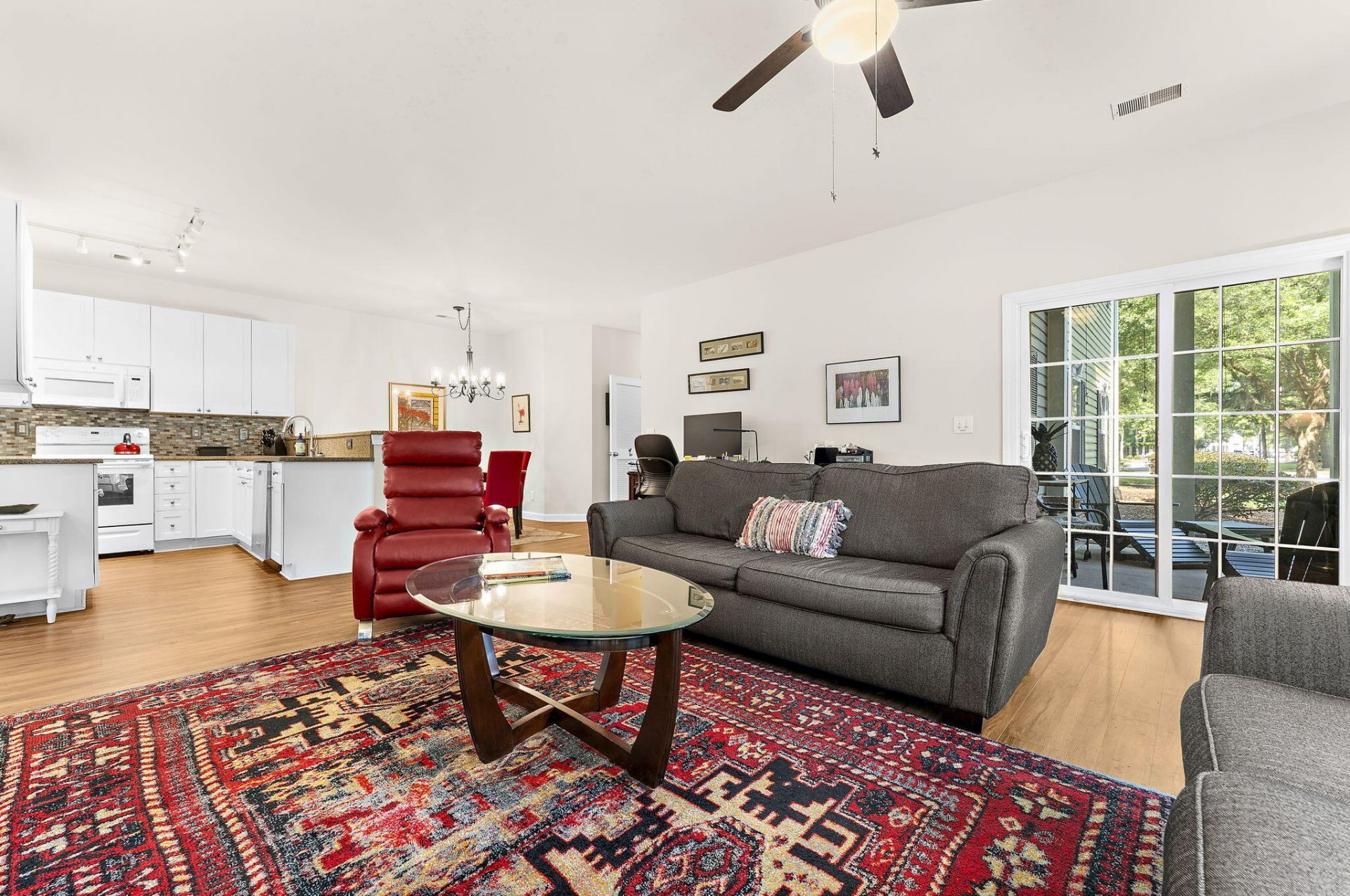 203 Pickering Lane Photo 5