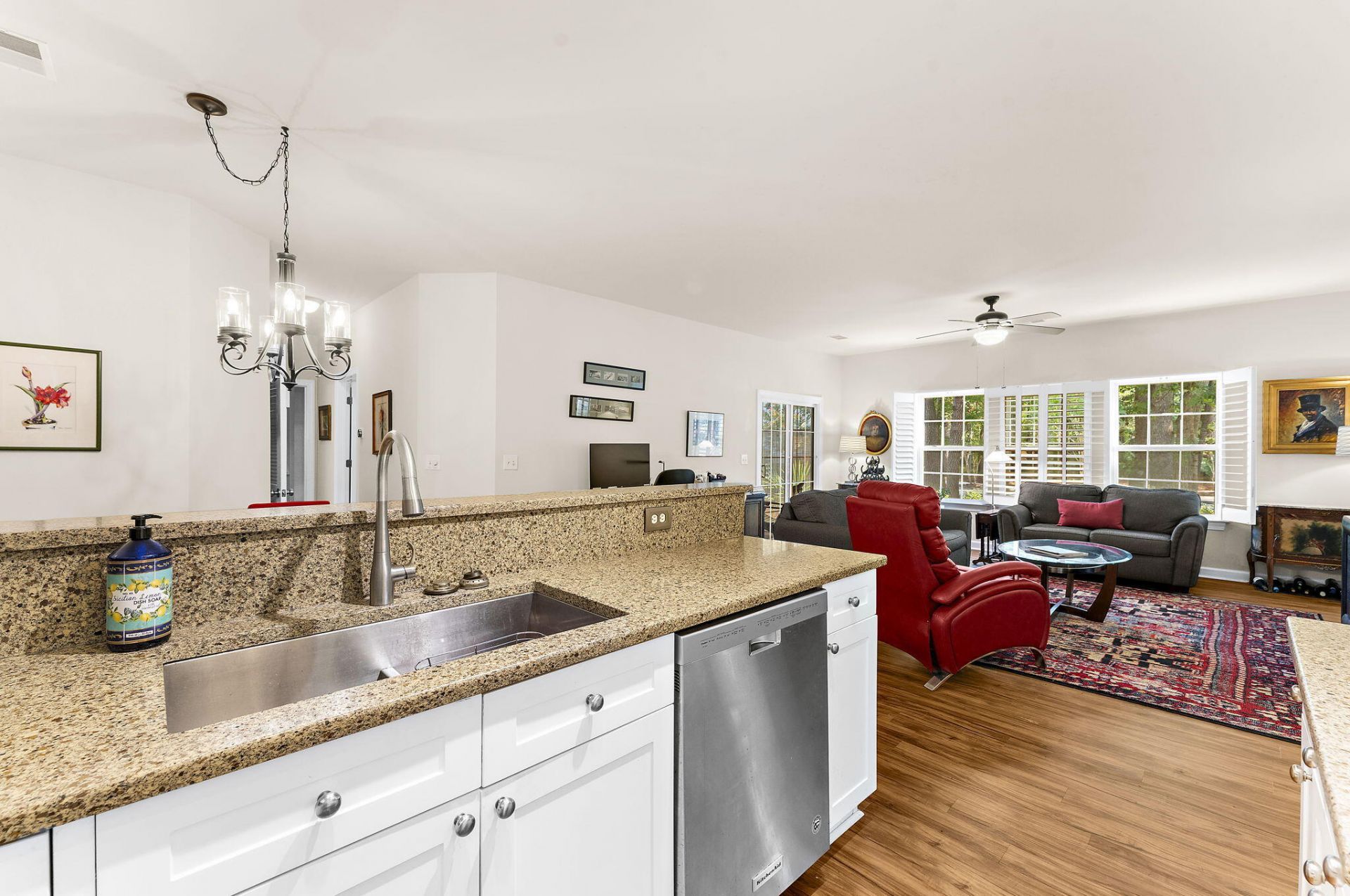 203 Pickering Lane Photo 7