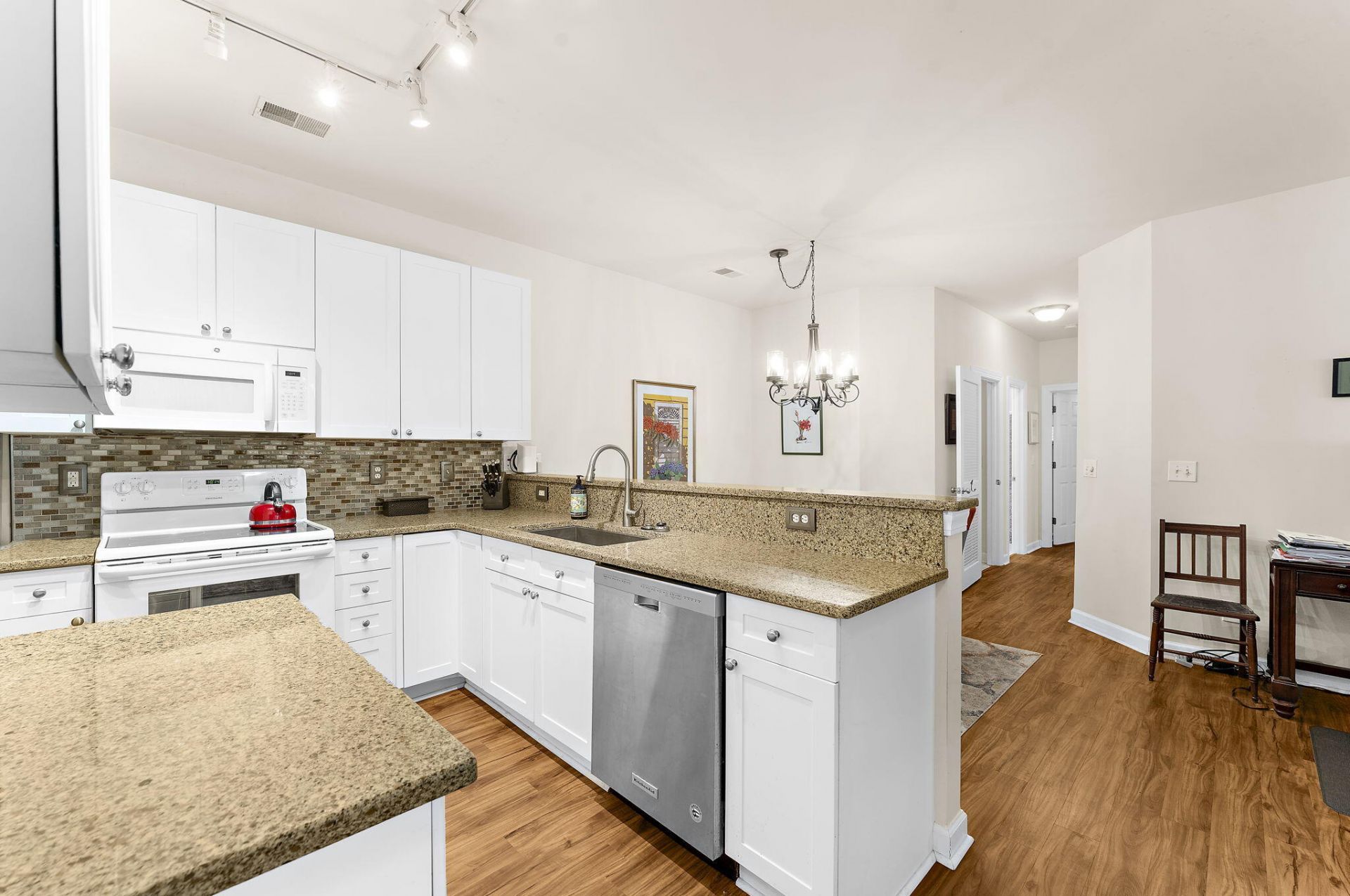 203 Pickering Lane Photo 8