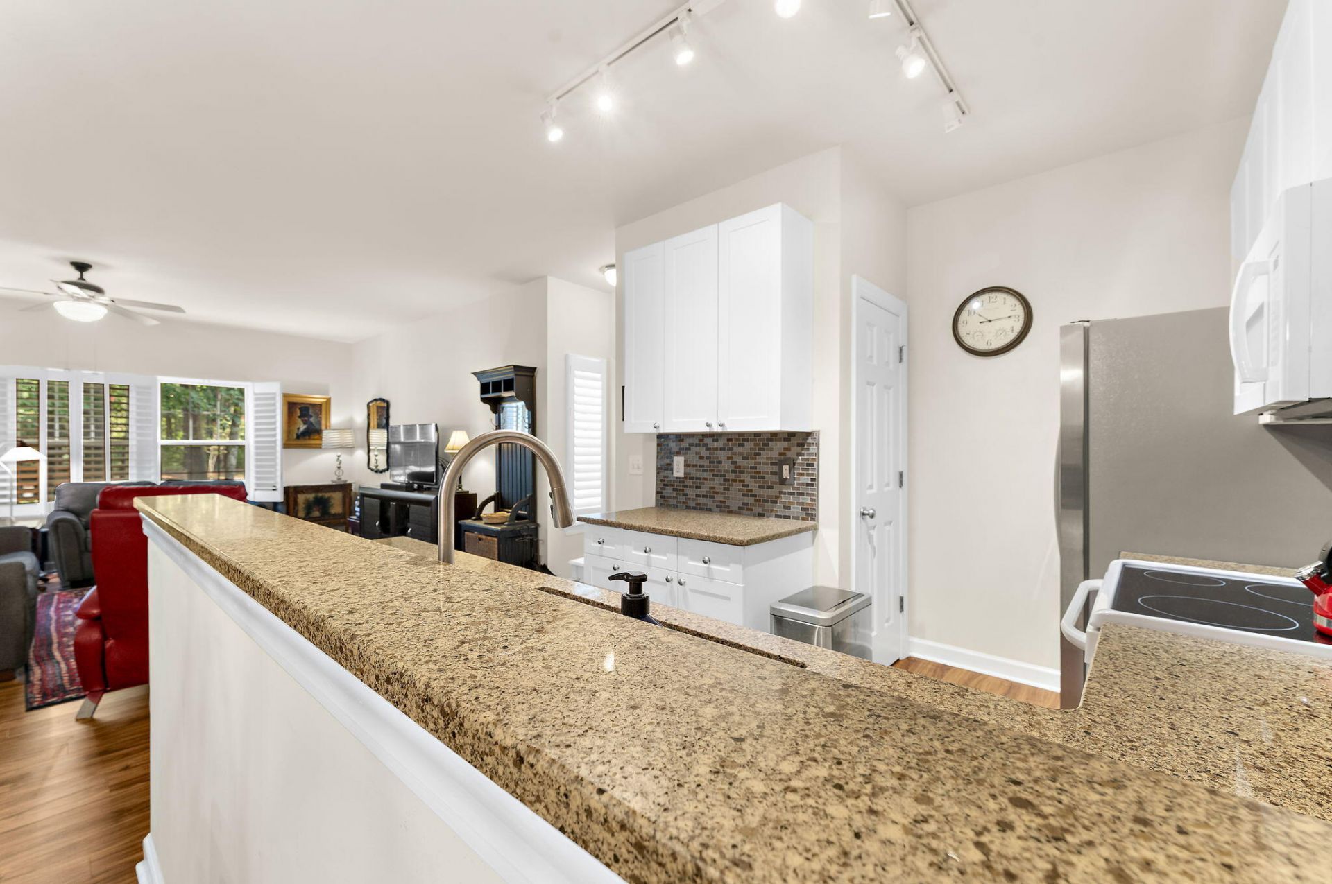 203 Pickering Lane Photo 9