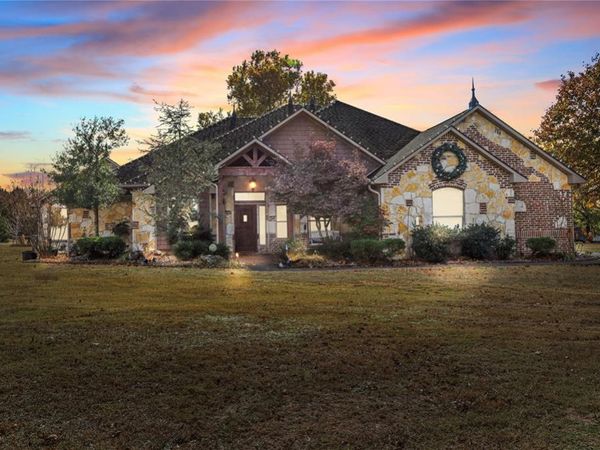 555 N White Chimney Road, Stuart, OK 74570