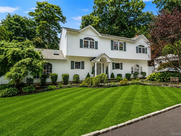 14 Locust Street , Lake Ronkonkoma, NY 11779