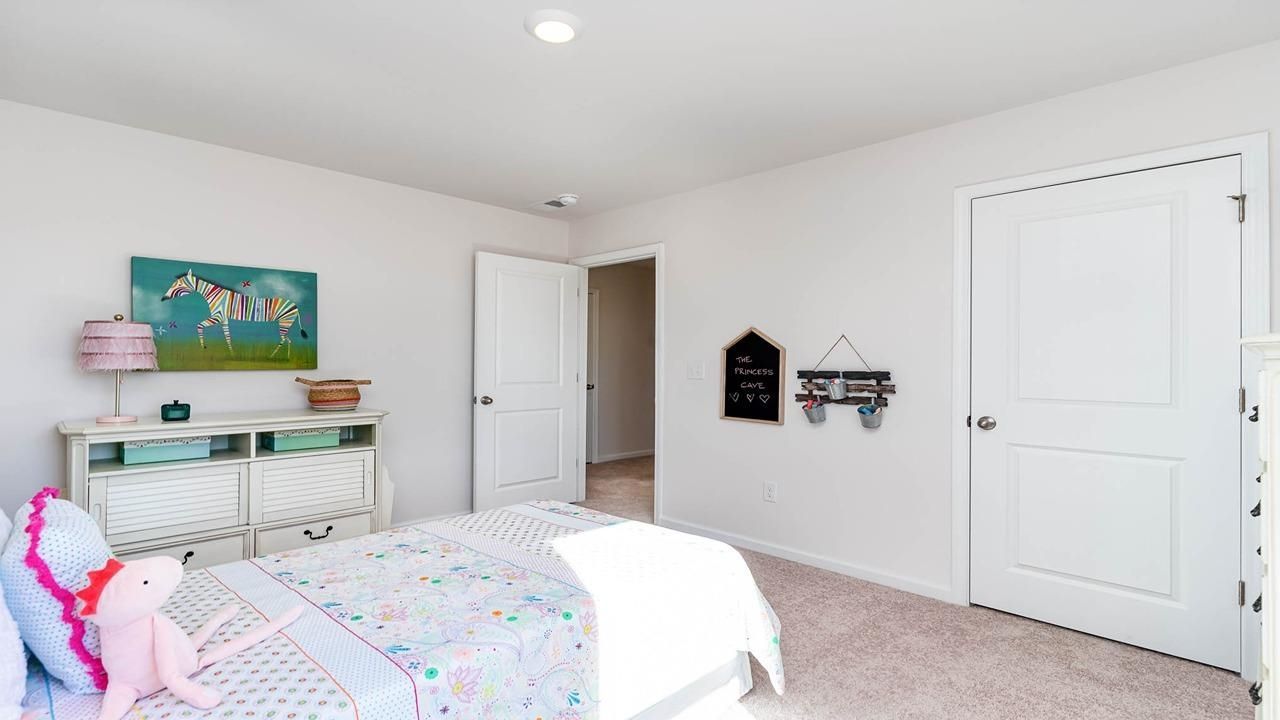 606 Strawberry Field Way  Photo 32