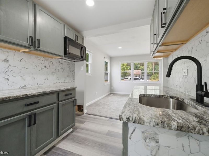 1975 Rookwood Road , Cleveland, OH 44112 Photo 13