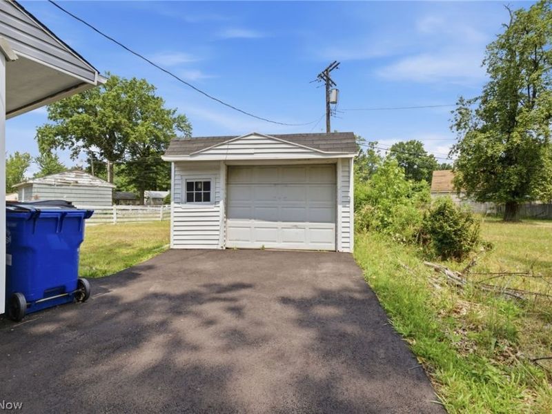 1975 Rookwood Road , Cleveland, OH 44112 Photo 22