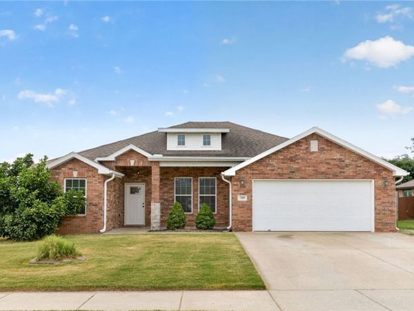 709 NW 63rd Avenue , Bentonville, AR 72713