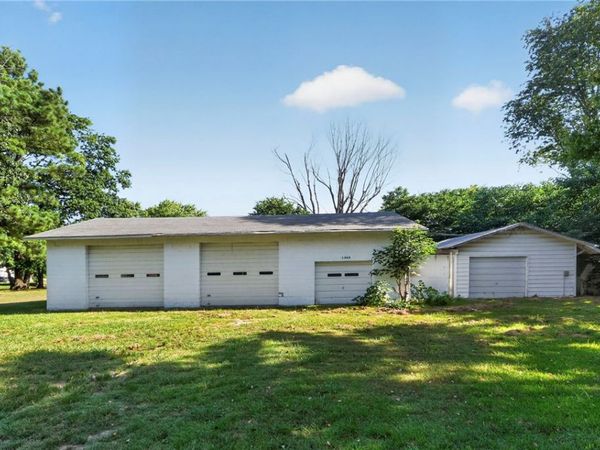 1370 Elm Springs Road , Elm Springs, AR 72762