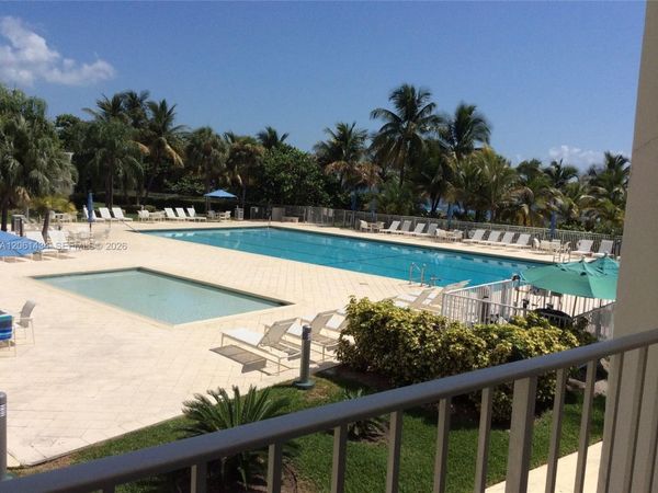 881 Ocean Dr , Unit TH3, Key Biscayne, FL 33149