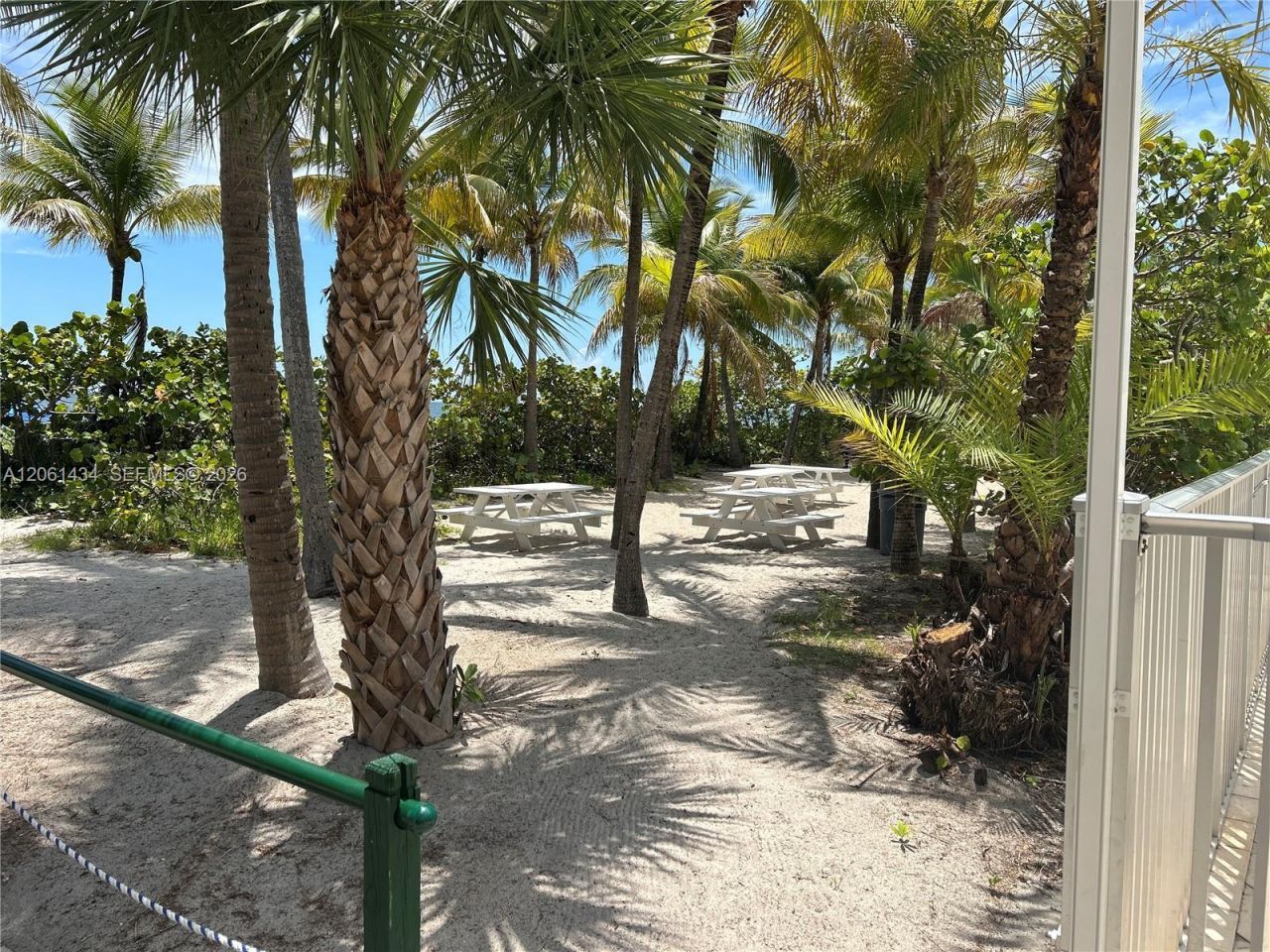 881 Ocean Dr, Unit TH3, Key Biscayne, FL 33149 Photo
