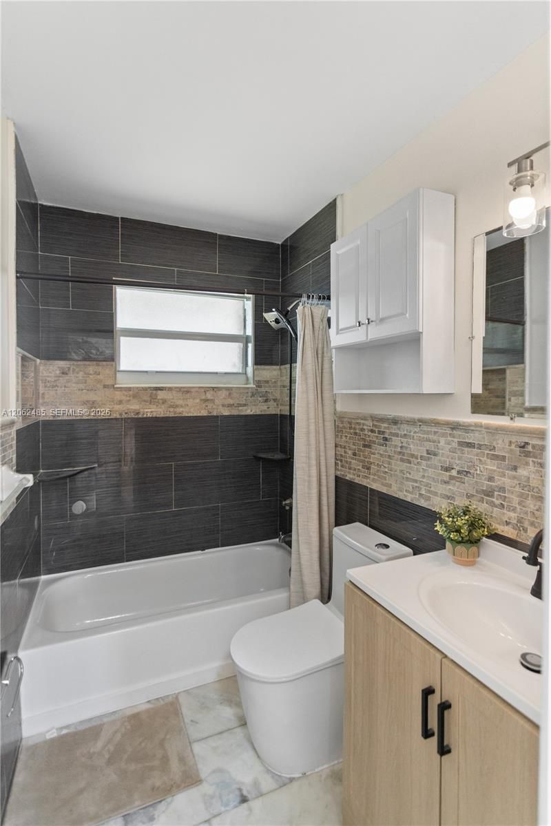 1000 NW 23rd Ter, Pompano Beach, FL 33069 Photo