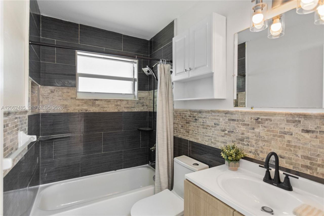 1000 NW 23rd Ter, Pompano Beach, FL 33069 Photo