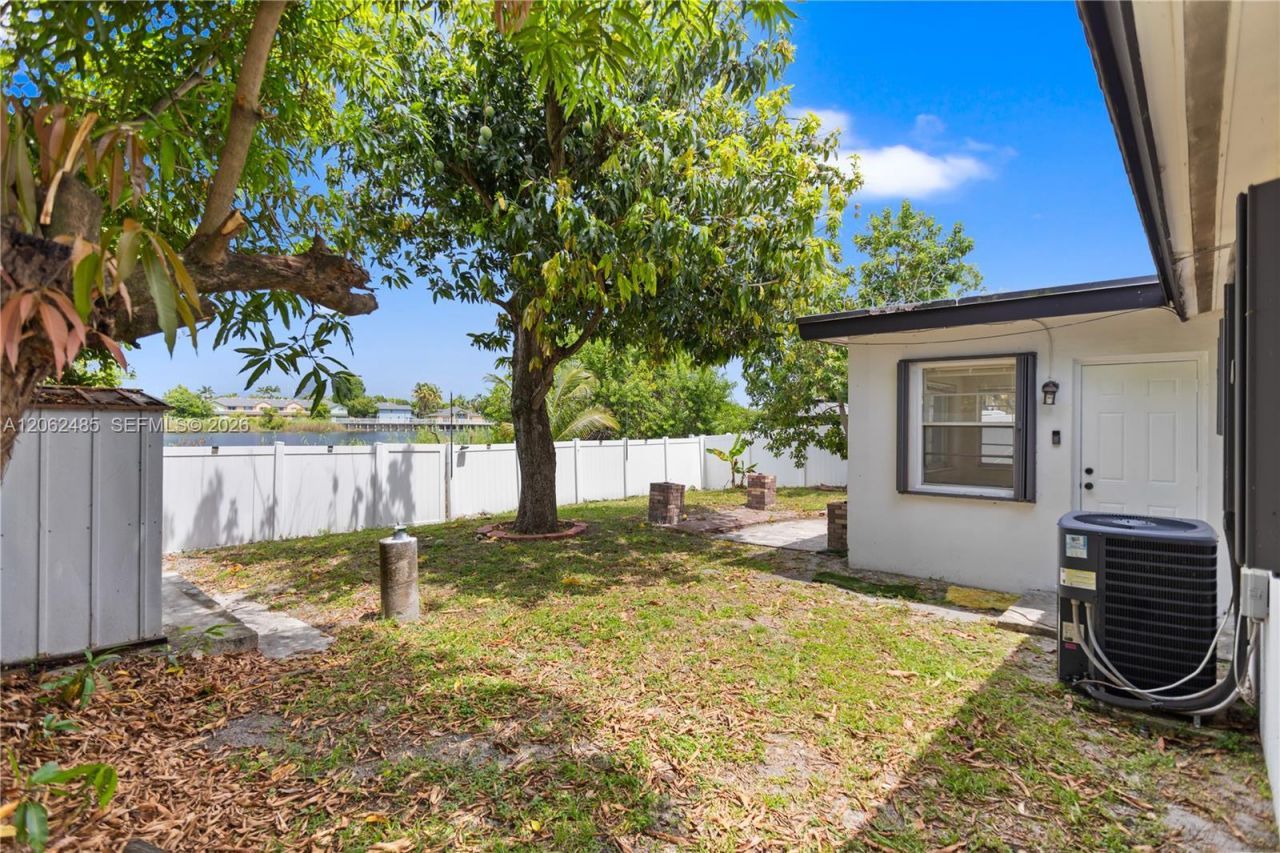 1000 NW 23rd Ter, Pompano Beach, FL 33069 Photo