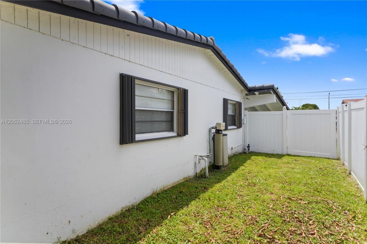 1000 NW 23rd Ter, Pompano Beach, FL 33069 Photo