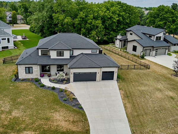 13680 W Upland Ridge Ct, New Berlin, WI 53151