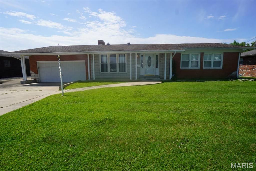 2708 Angela Drive, Granite City, IL 62040 Main Photo