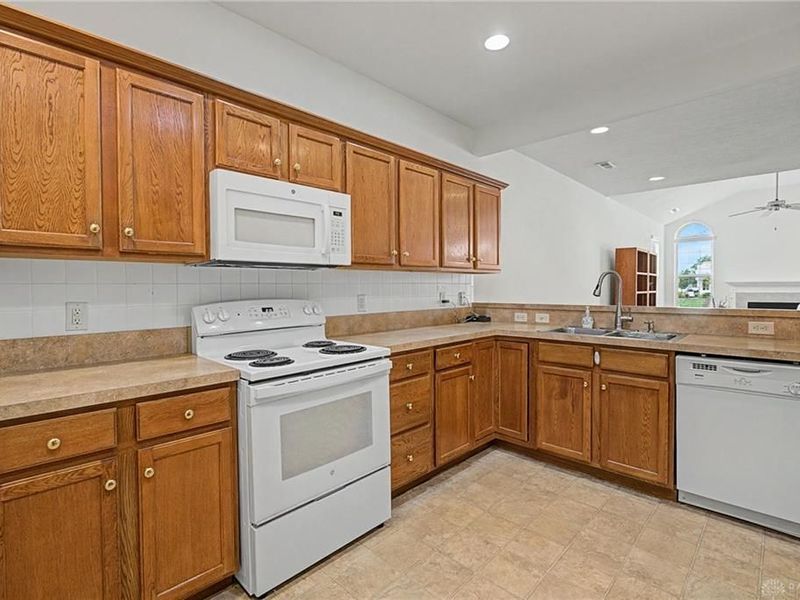 4694 Cobblestone Drive, Huber Heights, OH 45371 Photo 16
