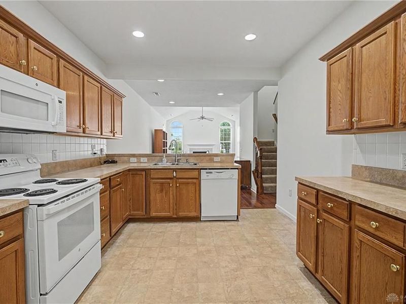 4694 Cobblestone Drive, Huber Heights, OH 45371 Photo 17
