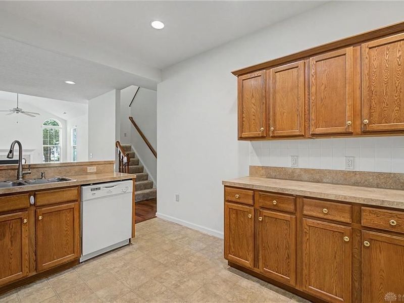 4694 Cobblestone Drive, Huber Heights, OH 45371 Photo 18