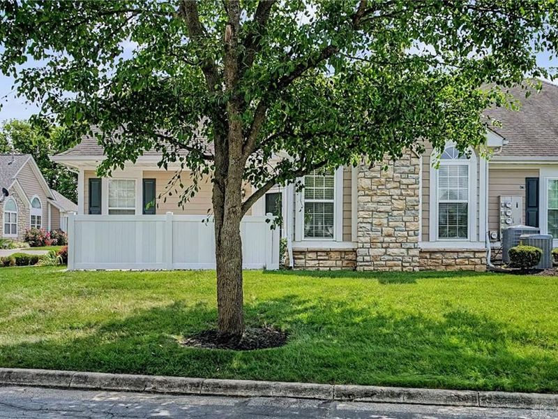 4694 Cobblestone Drive, Huber Heights, OH 45371 Photo 2