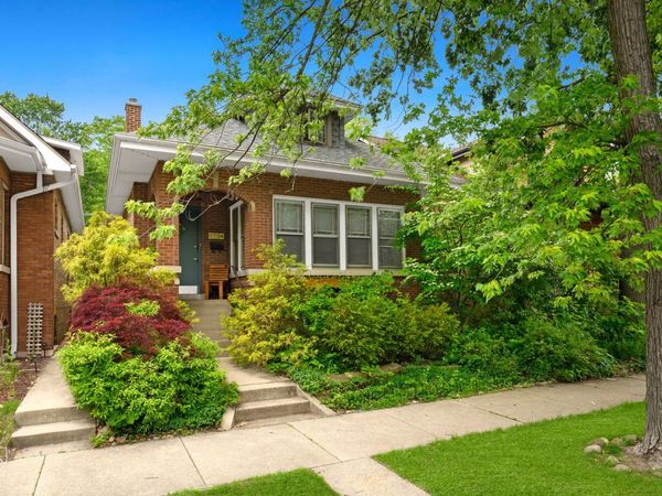 5736 N Virginia Avenue, Chicago, IL 60659