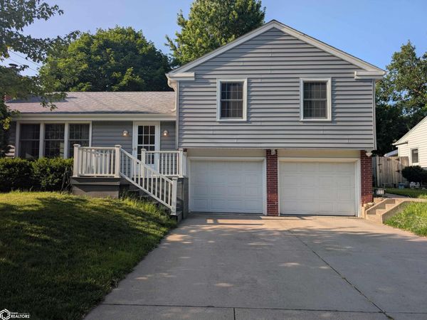 1303 2nd NW, Mason City, IA 50401