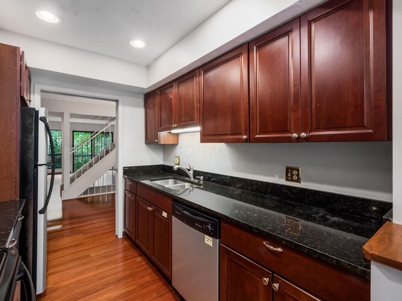3132 Walden Ravines, Columbus, OH 43221 Photo 12