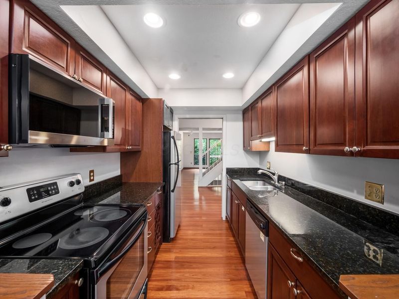 3132 Walden Ravines, Columbus, OH 43221 Photo 12