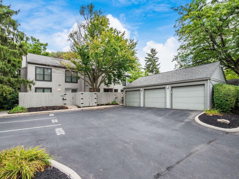 3132 Walden Ravines, Columbus, OH 43221 Photo 2