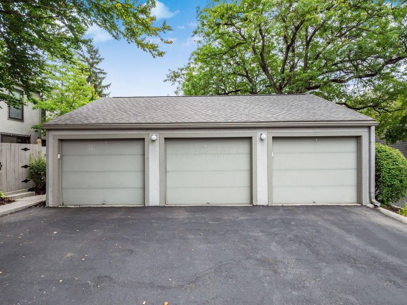 3132 Walden Ravines, Columbus, OH 43221 Photo 3