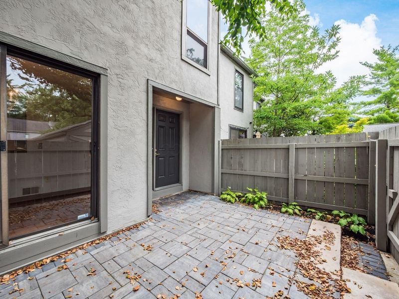3132 Walden Ravines, Columbus, OH 43221 Photo 4