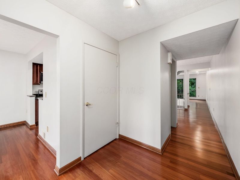 3132 Walden Ravines, Columbus, OH 43221 Photo 6