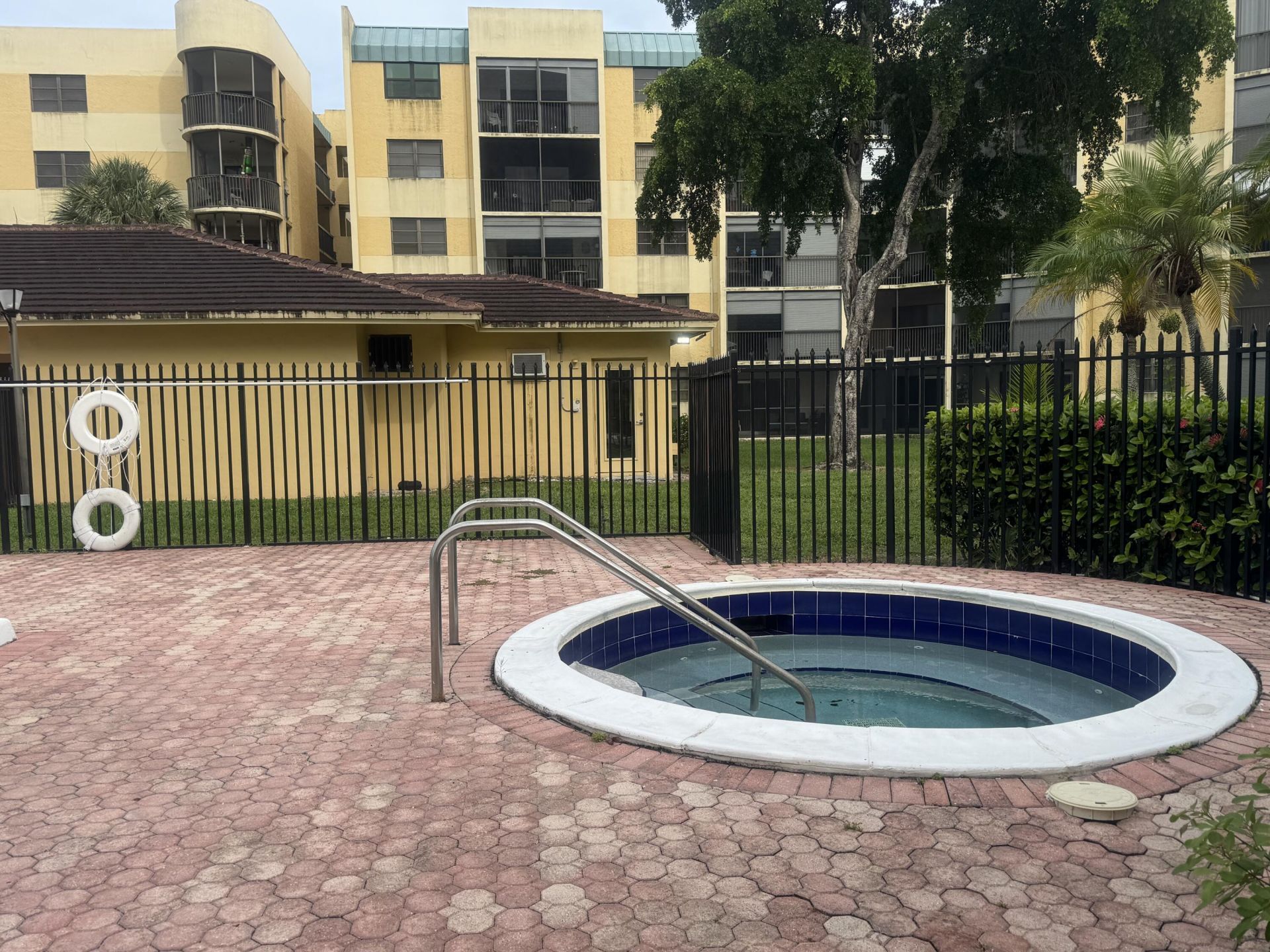 6575 W Oakland Park Boulevard, Unit 402, Lauderhill, FL 33313 Photo