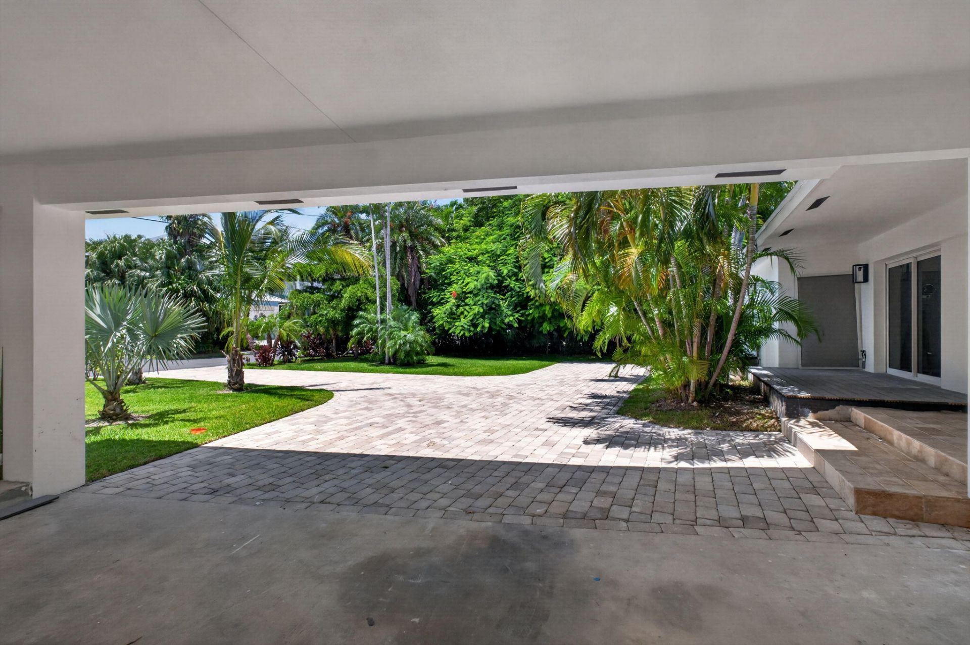 631 N Mashta Drive, Key Biscayne, FL 33149 Photo