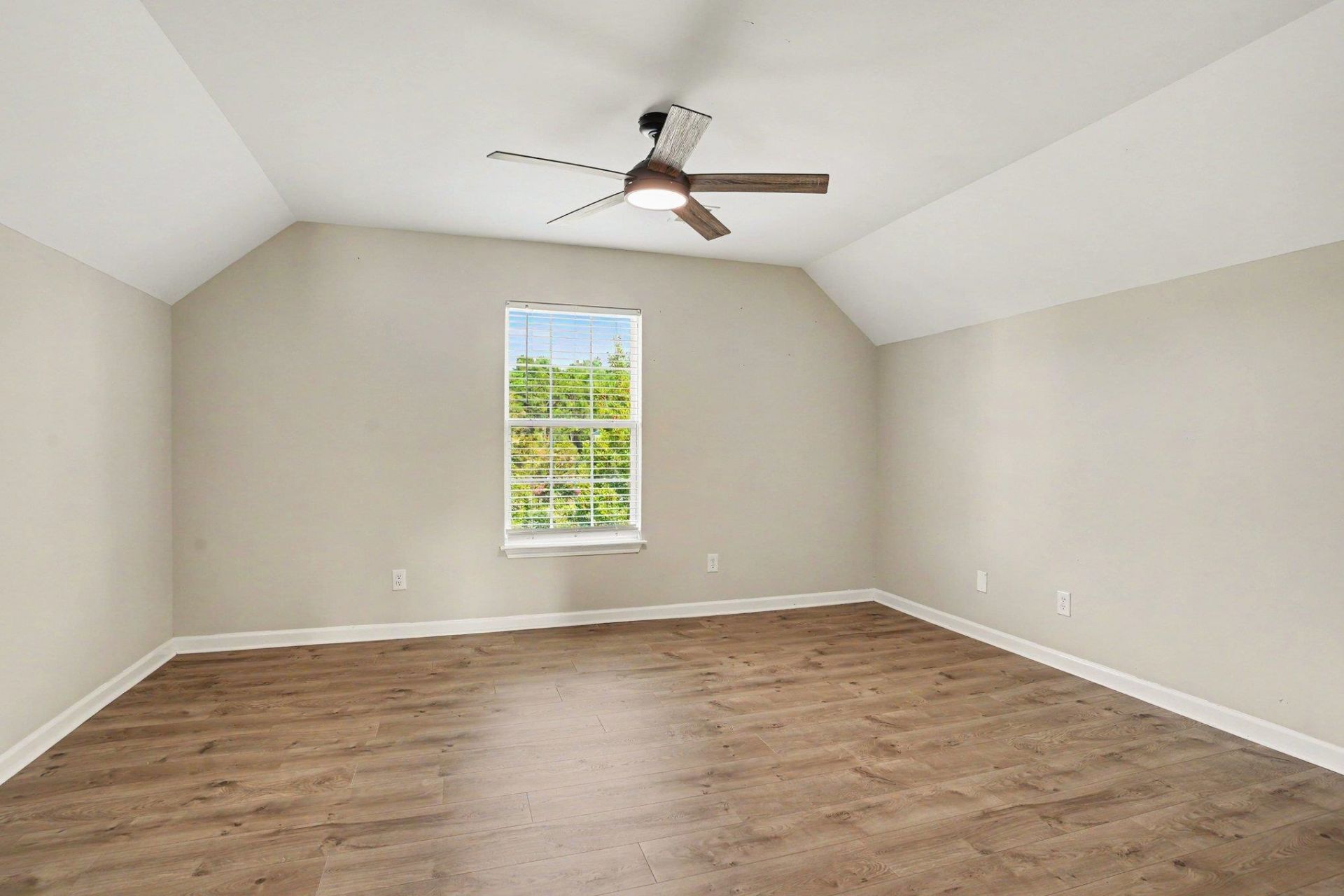 2237 Haystack Way Photo 26