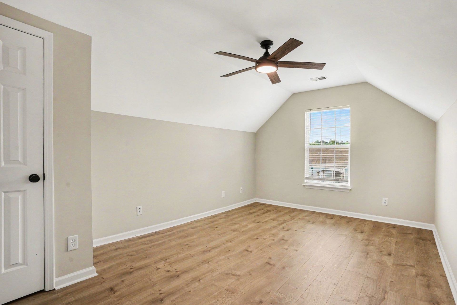 2237 Haystack Way Photo 28
