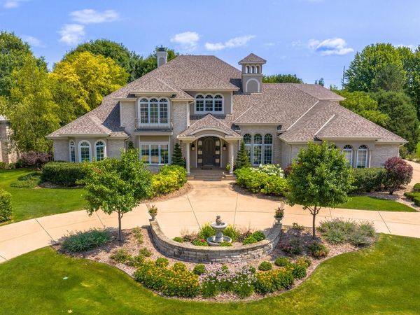 800 N Ponderosa DRIVE, Hartland, WI 53029