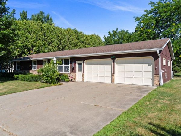 156 W HIGHLAND DRIVE, Oconto Falls, WI 54154