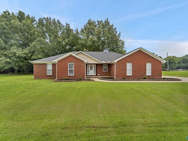89 Beaver Creek Road, Laceys Spring, AL 35754